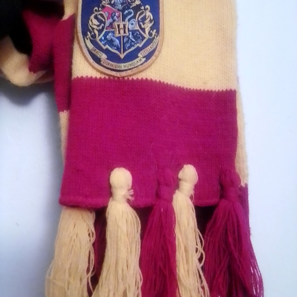 Free with purchase Harry Potter style scarf - Picture 3 of 3
